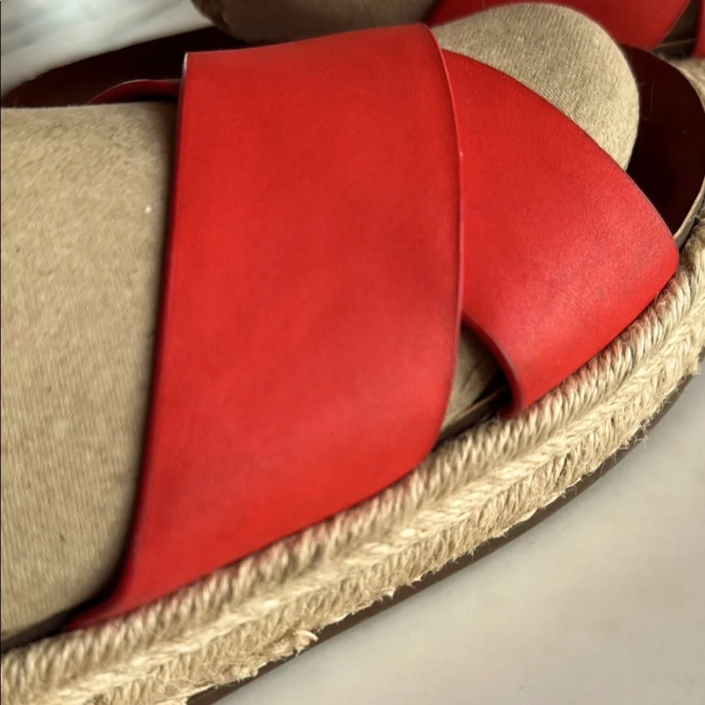 Vince Camuto Red & Tan Espadrille Sandals Women’s size 8.